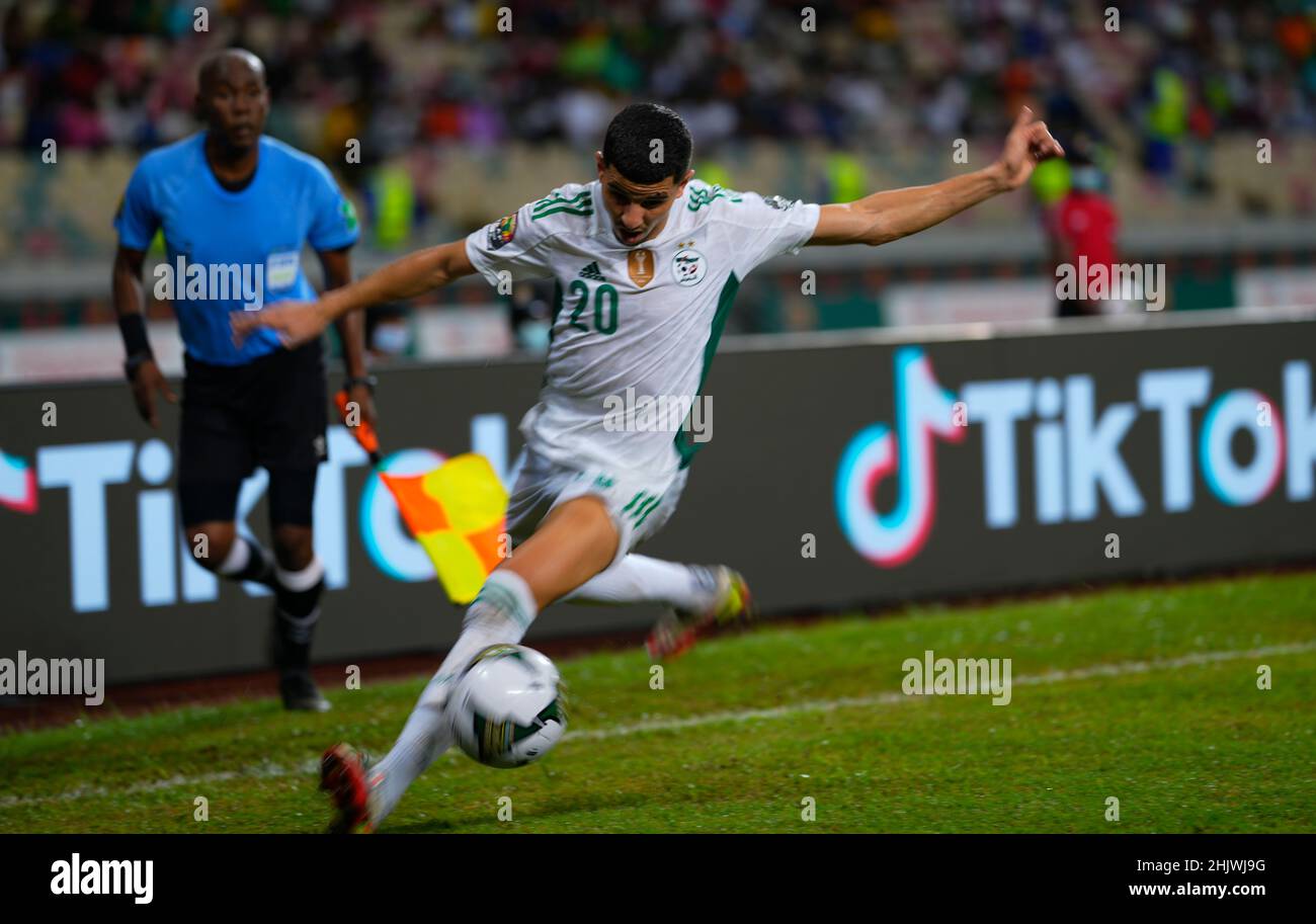 Douala, Cameroun, 16 janvier 2022: Youcef Atal d'Algérie pendant l'Algérie contre la coupe des nations de Guinée équatoriale-Afrique au stade de Japoma.Prix Kim/CSM. Banque D'Images