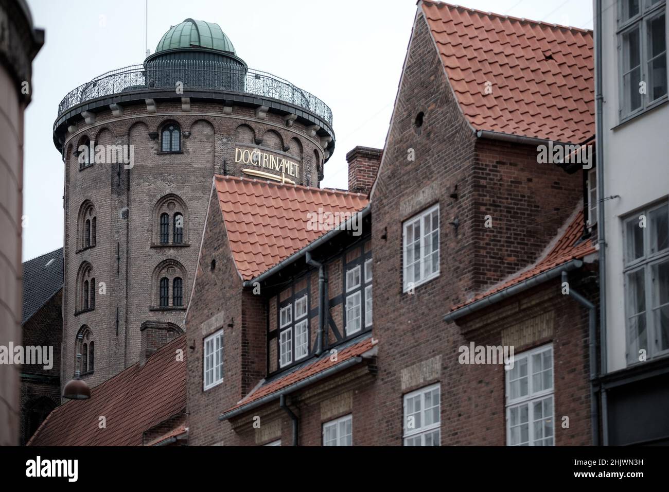 Copenhague, Danemark - 31 janvier 2022. Construite en 1642, la tour ronde est l'un des bâtiments les plus connus de Denmarks. Banque D'Images