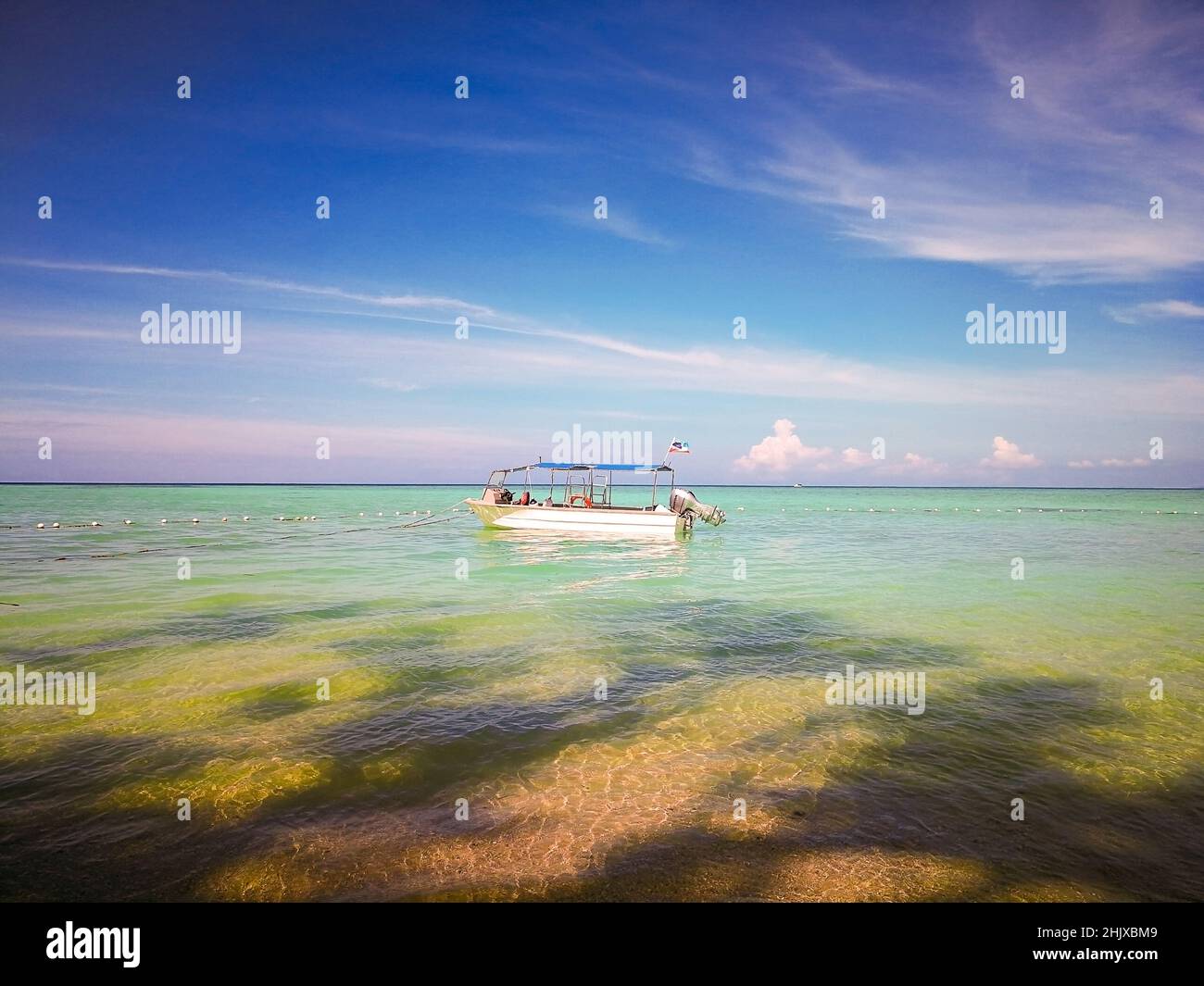 Mantanani Island, Kota Belud, Bornéo, Sabah, Malaisie - 01 novembre 2-18 : Mantanani Island avec ciel bleu clair pour des vacances parfaites.FLA Banque D'Images
