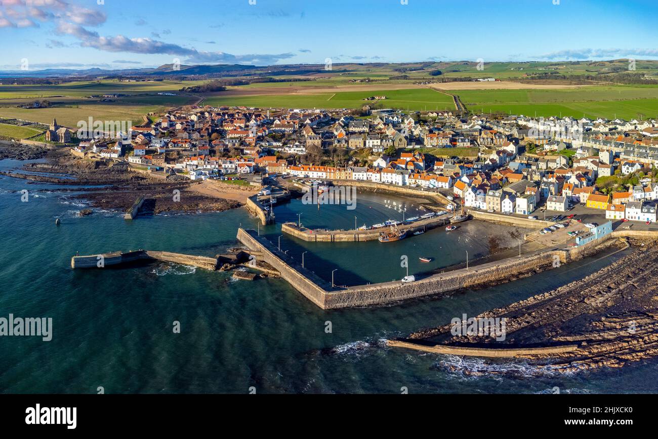 Vue aérienne du port de pêche et du village de St Monans à East Neuk de Fife, en Écosse, au Royaume-Uni Banque D'Images