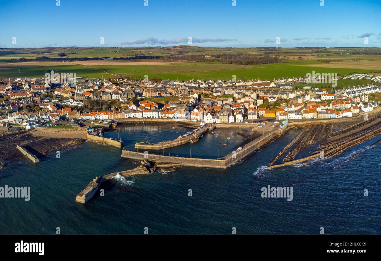 Vue aérienne du port de pêche et du village de St Monans à East Neuk de Fife, en Écosse, au Royaume-Uni Banque D'Images