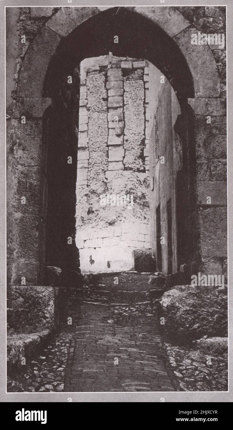 Une ancienne arche de la Turbie. Alpes-Maritimes. France (1925) Banque D'Images