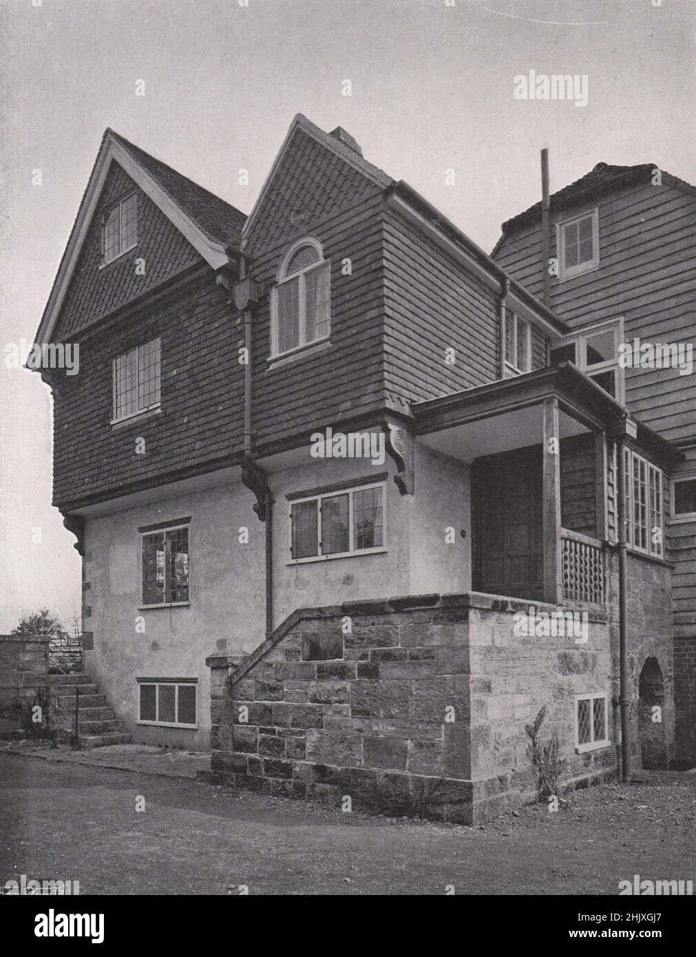 Côté nord. Une maison à Tidebrook, Sussex - modifiée et élargie par M. G. H. Kitchin (1922) Banque D'Images