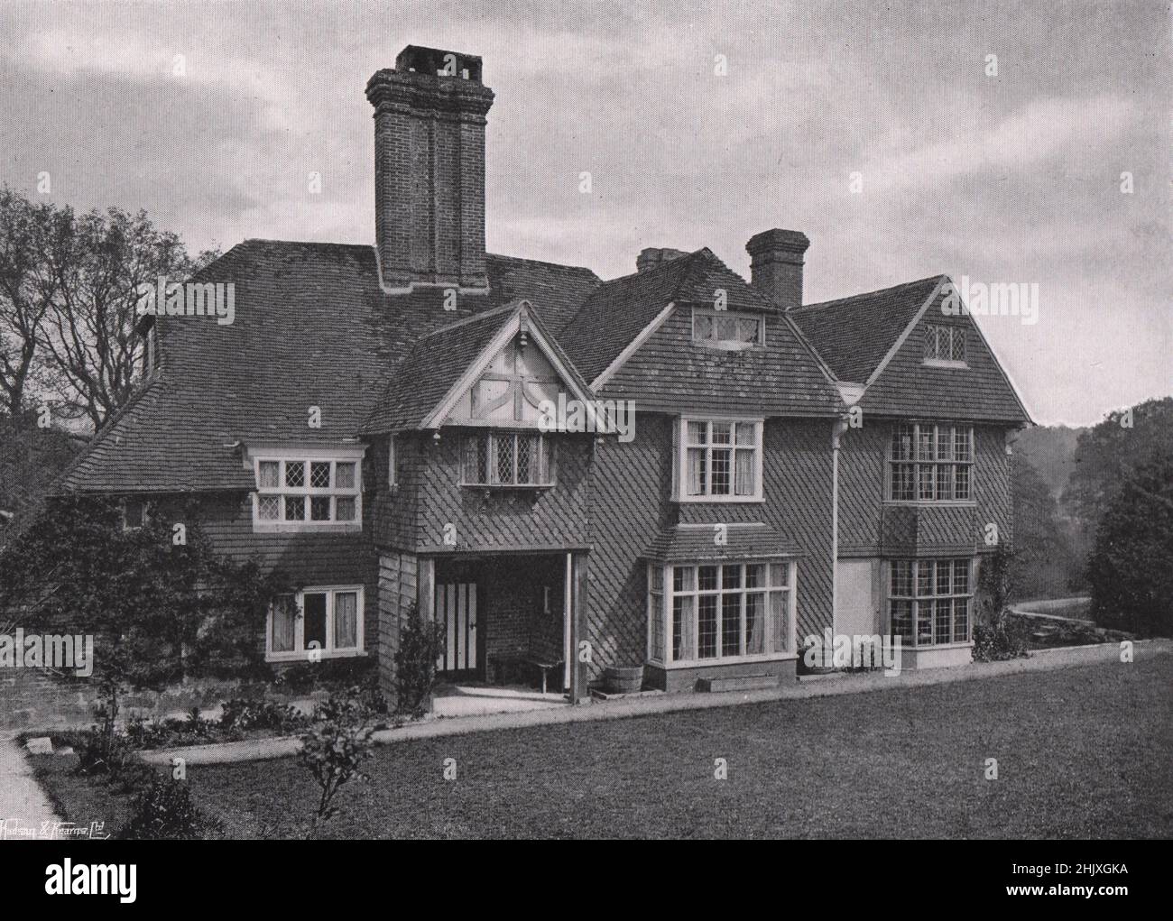 Le front sud en 1909. Une maison à Tidebrook, Sussex - modifiée et élargie par M. G. H. Kitchin (1922) Banque D'Images
