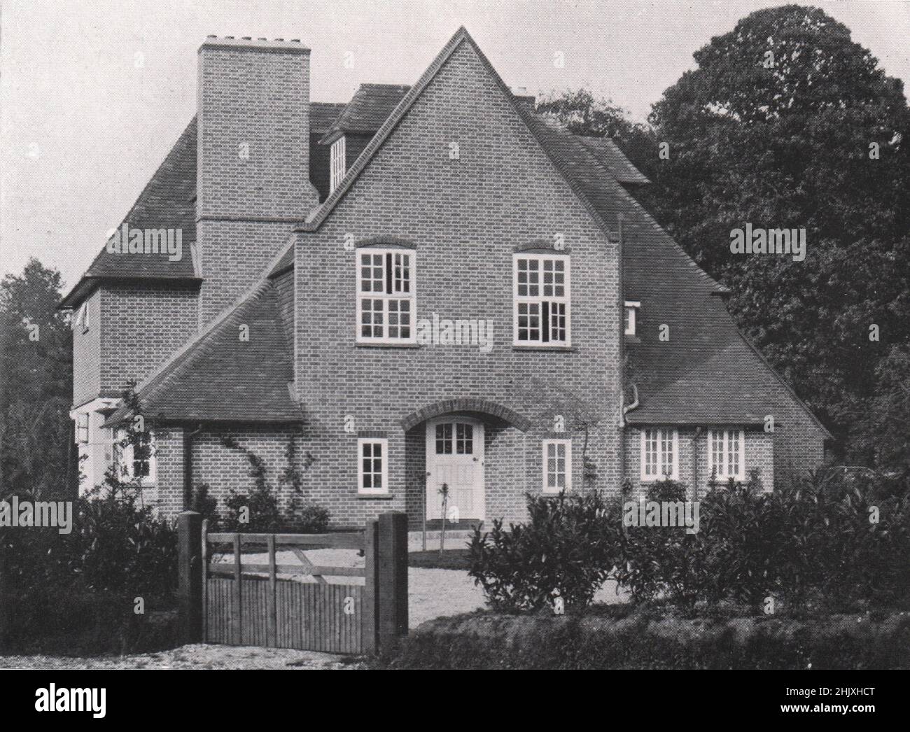 'Bankside', Camberley, Surrey - East Front. H. R. & B. A. Poulter, Architectes (1908) Banque D'Images