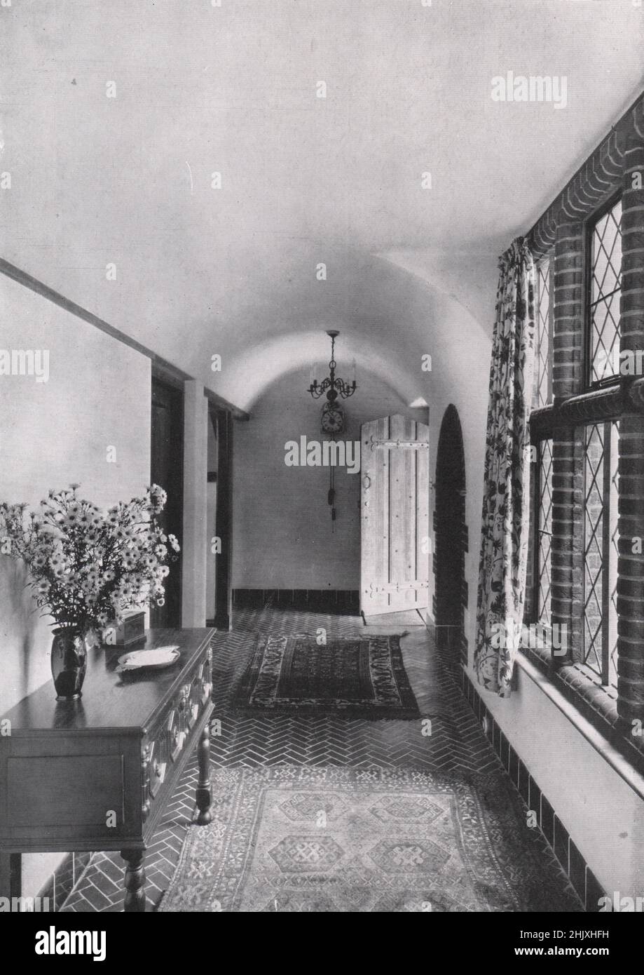 'The Tatched Cottage', West Byfleet, Surrey : vue dans le hall. G. Blair Imrie, architecte (1908) Banque D'Images