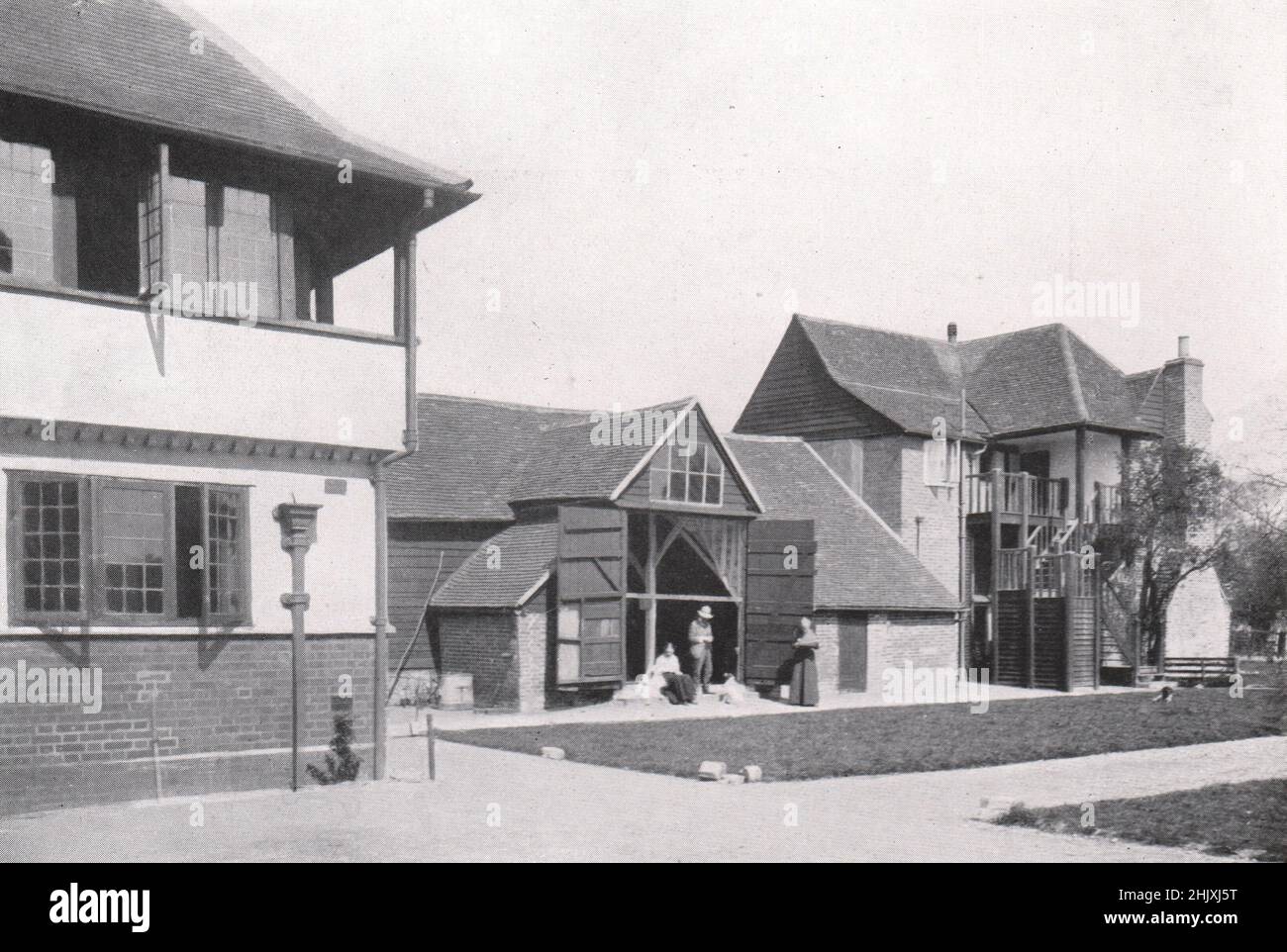 Kings Priory Langley, Herts - The Gatehouse and Barn. Hertfordshire. Barry Parker et Raymond Unwin, Architectes (1908) Banque D'Images