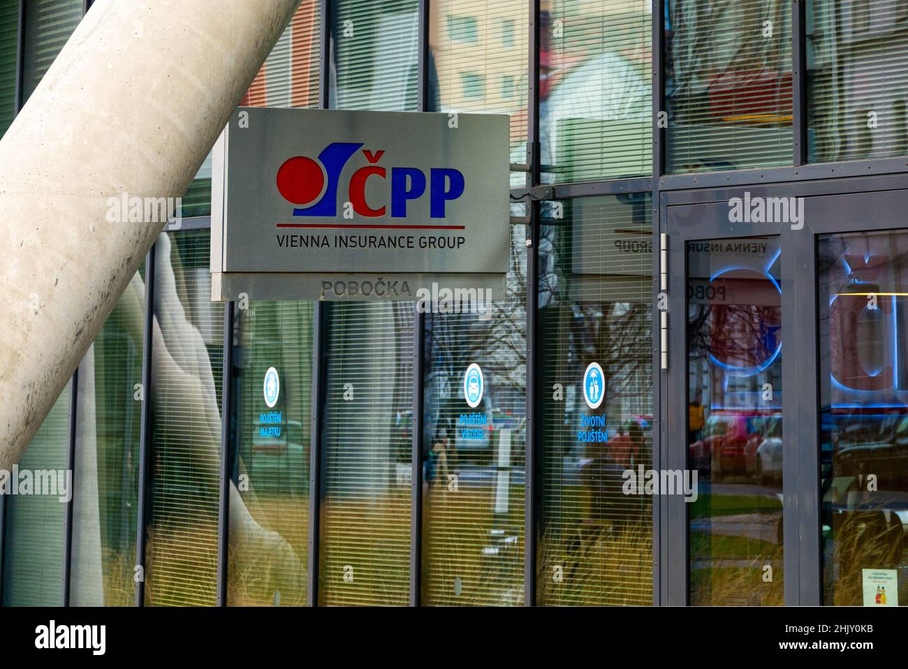 Logo métallique de la compagnie d'assurance Ceska podnikatelska pojistovna - Vienna Insurance Group Banque D'Images Logo métallique de la compagnie d'assurance Ceska podnikatelska pojistovna - Vienna Insurance Group Banque D'Images