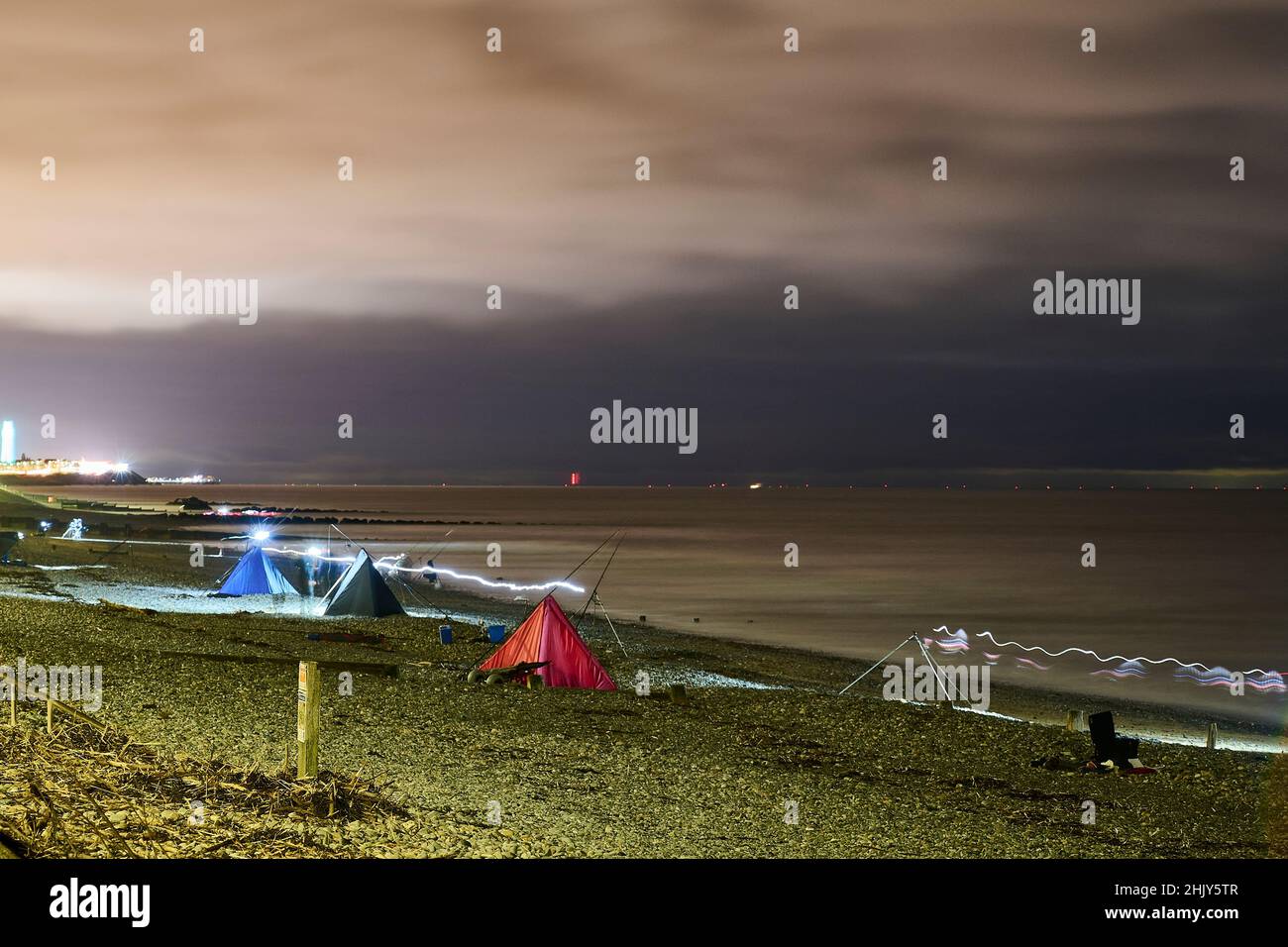 Match de pêche à la ligne de nuit au large de Rossall Beach, Fleetwood, Royaume-Uni Banque D'Images