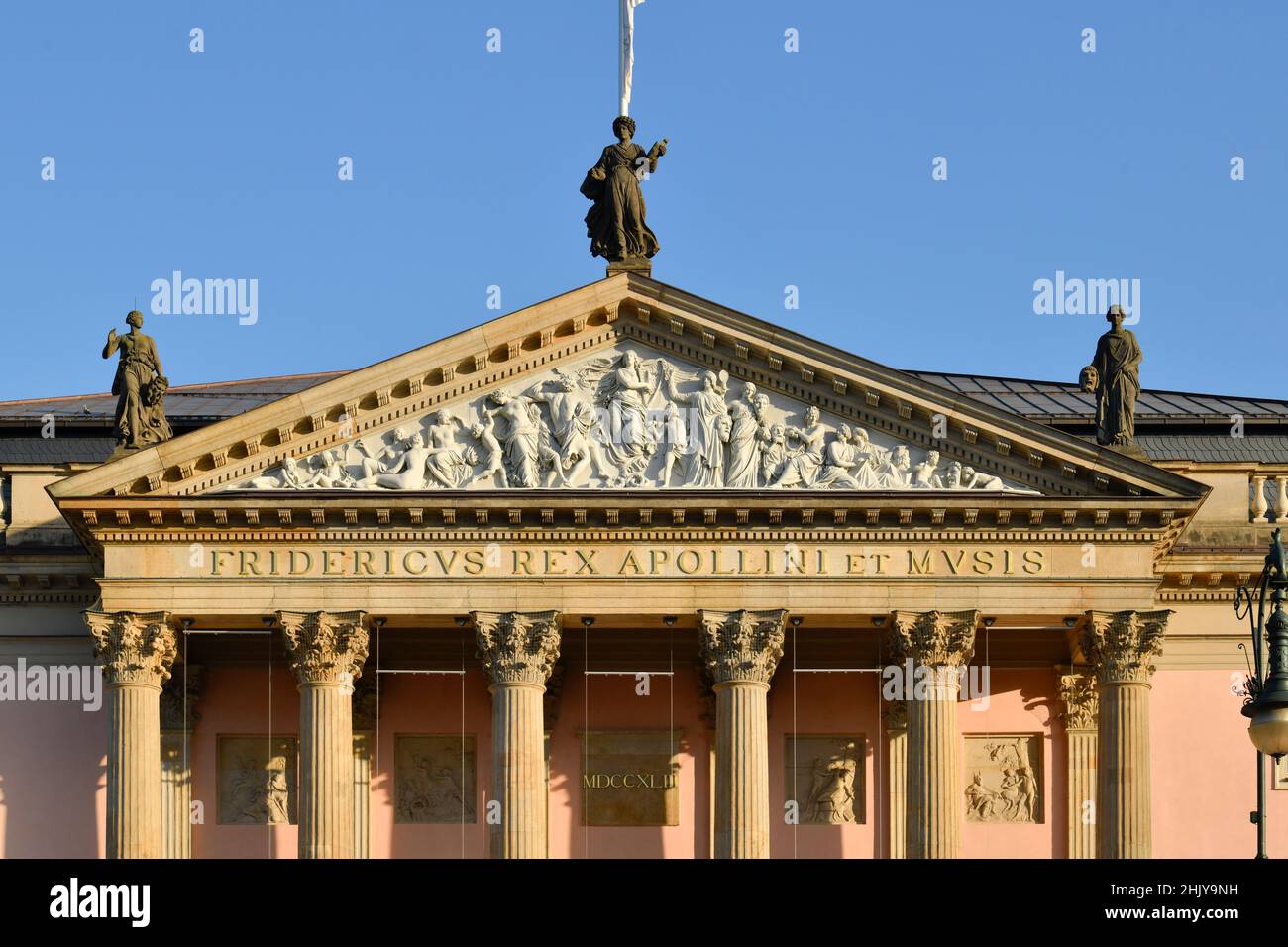 Giebel, Staatsoper Unter den Linden, Mitte, Berlin, Deutschland Banque D'Images