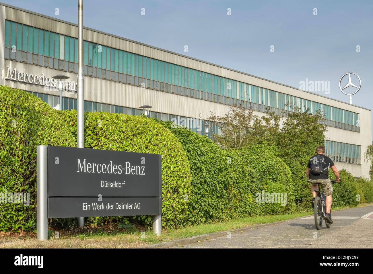 Mercedes Benz Werk, plutôt Straße, Düsseldorf, Nordrhein-Westfalen, Deutschland Banque D'Images