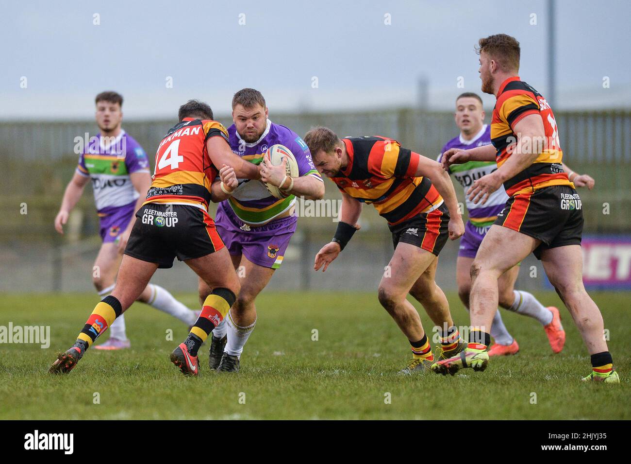 Dewsbury, Angleterre - 30 janvier 2022 - Ant Walker of Bradford Bulls attaque la défense de Dewsbury Rams lors du championnat de rugby Betfred Round 1 Dewsbury Rams vs Bradford Bulls au stade Tetley, Dewsbury, Royaume-Uni Dean Williams Banque D'Images