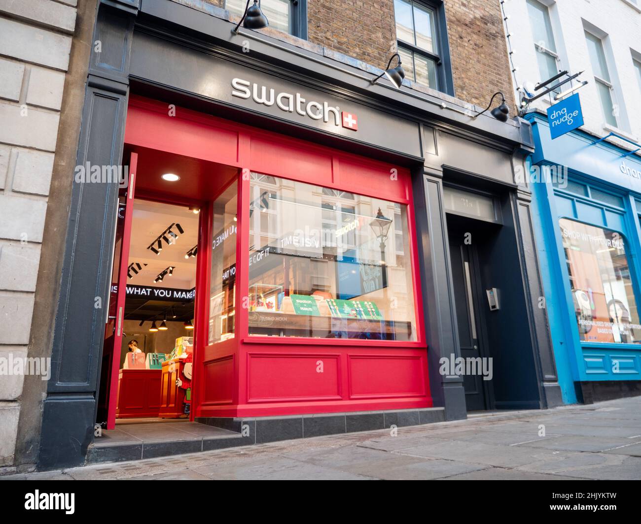 The Swatch Store Covent Garden Londres. Le magasin devant les