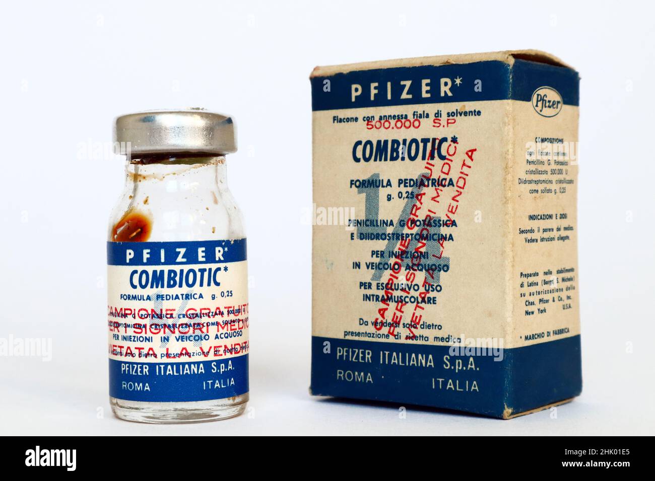 Vintage 1959 Vial de PFIZER COMBIOTIC pénicilline G pour usage pédiatrique - PFIZER est une société pharmaceutique américaine établie en 1849 par Charles Pfizer Banque D'Images