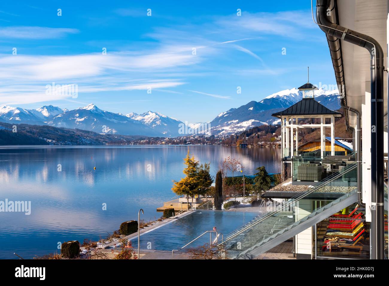 Promenade du lac au lac de Millstadt (Millstätter See), Autriche Banque D'Images