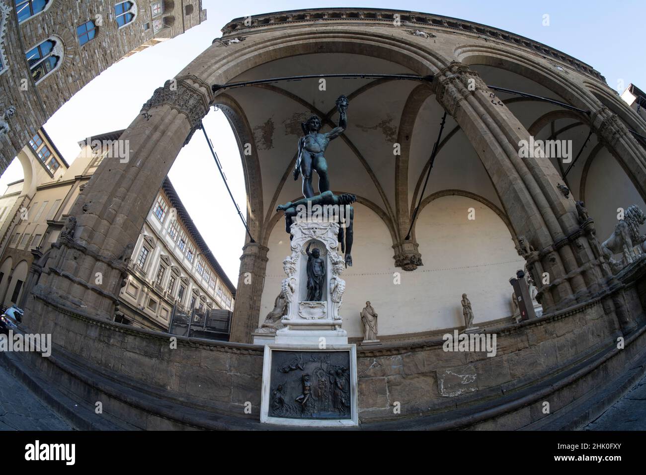 Florence, Italie.Janvier 2022. Vue de la statue de Persée avec la tête de Medusa, sculptée par Benvenuto Cellini dans le centre historique de Banque D'Images