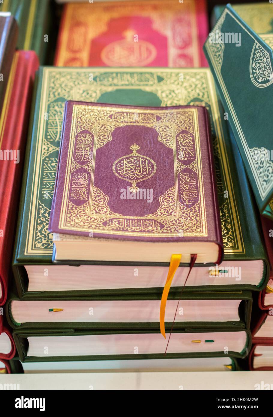 Livre Sacré Des Musulmans Dans Le Coran, Un Livre Ouvert Sur Un