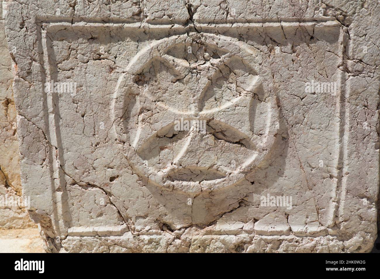 Symbole de croix des chevaliers de Saint John, place des martyrs hébreux, vieille ville de Rhodes, Rhodes, Groupe des îles Dodécanèse, Grèce Banque D'Images