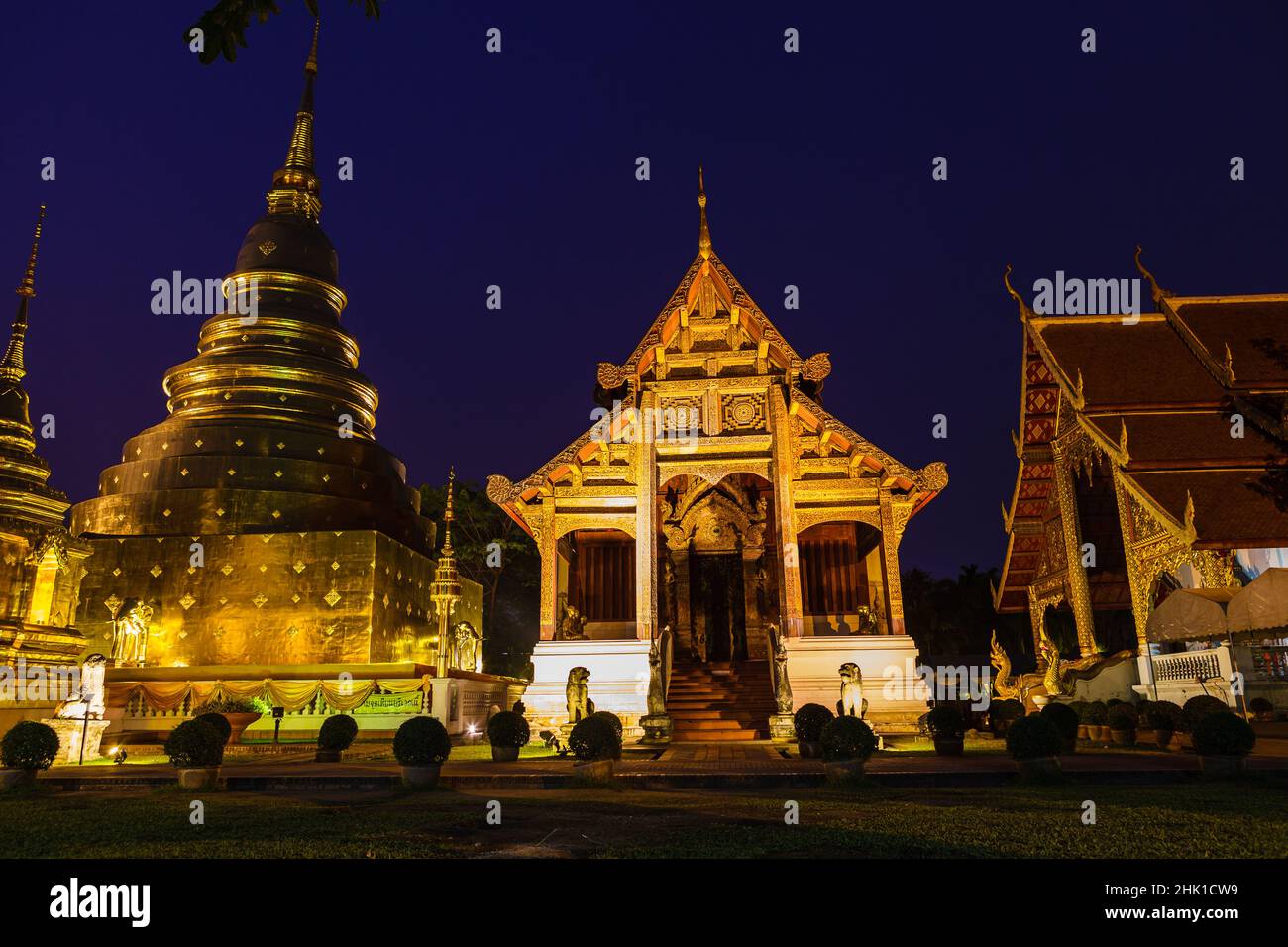 Wat Phra Singh au crépuscule, Chiang Mai, Thaïlande Banque D'Images