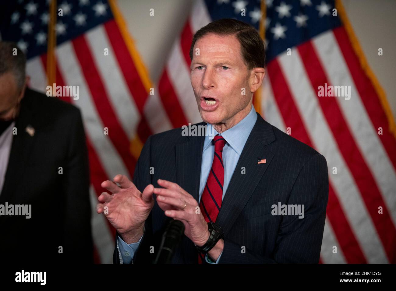 États-Unis le sénateur Richard Blumenthal (démocrate du Connecticut) fait des remarques lors du déjeuner-conférence de presse sur la politique du Sénat Democratâs dans le Hart Senate Office Building à Washington, DC, le mardi 1 février 2022.Crédit : Rod Lamkey/CNP Banque D'Images