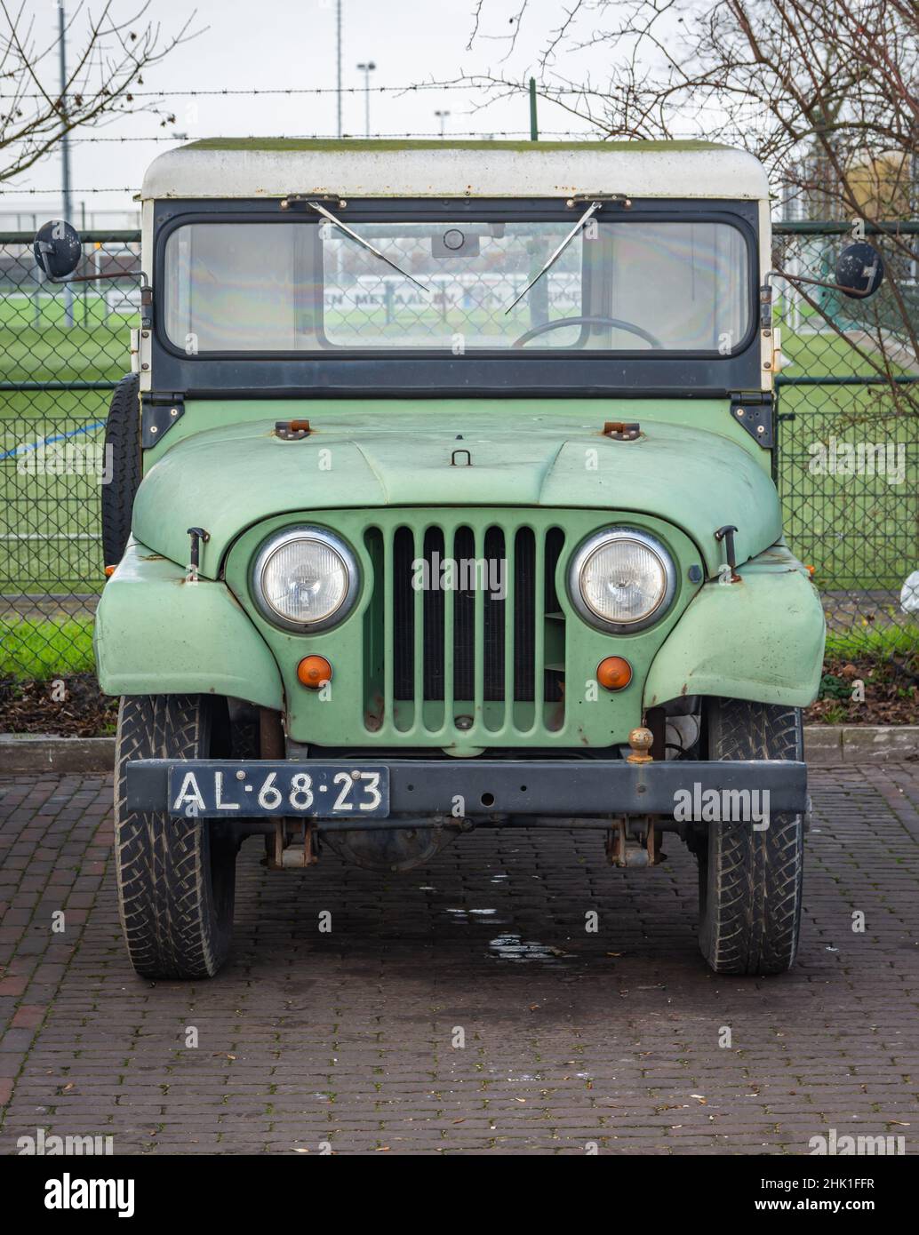 Bunschoten-Spakenburg, province d'Utrecht, pays-Bas, 30.01.2022, vue de face de la Jeep verte CJ 5 à partir de l'année 1967 Banque D'Images