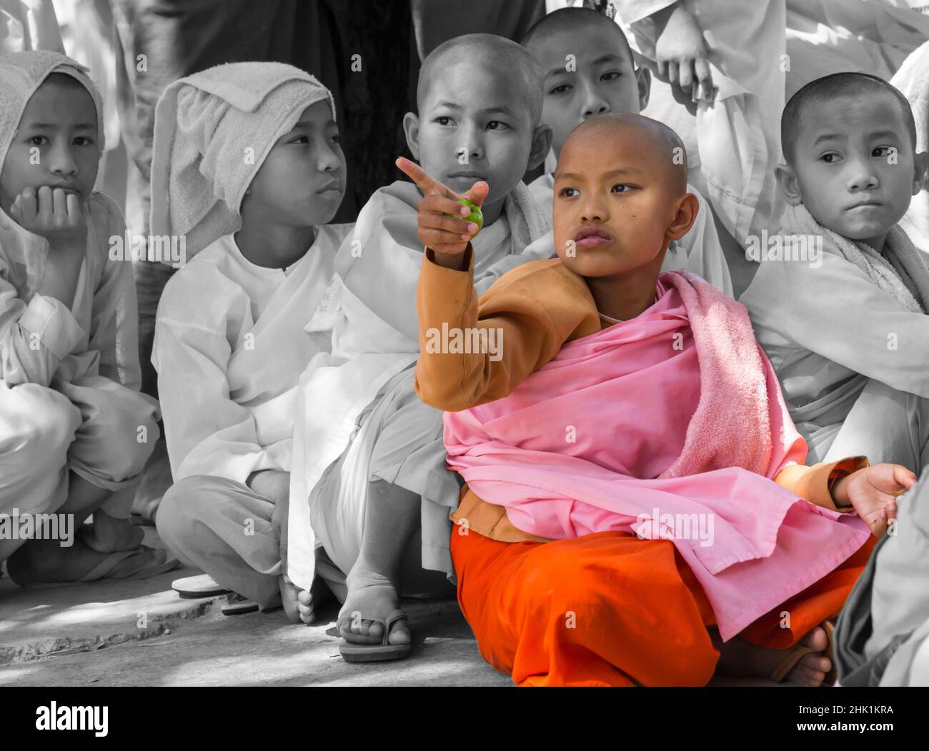 Les jeunes moniales novices à Aung Myae Gratuit École éducation monastique Oo, Rhône-Alpes, Mandalay, Myanmar (Birmanie), l'Asie en février Banque D'Images