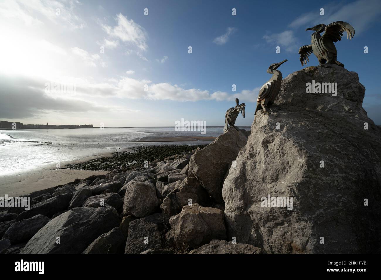 Morecambe, Royaume-Uni, 01/02/2022, le site du projet Eden Nord proposé est vu à Morecambe comme le projet a fait un pas de plus vers la réalité après que les conseillers du Lancashire ont accordé la permission de planification pour l'éco-attraction de £125m.Eden Project North, qui serait construit dans des dômes géants et transparents sur la promenade de Morecambe, est présenté au gouvernement comme une initiative « prête à démarrer » qui pourrait aider à stimuler la ville côtière privée de Morecambe, au Royaume-Uni.Crédit : Jon Super/Alay Live News. Banque D'Images