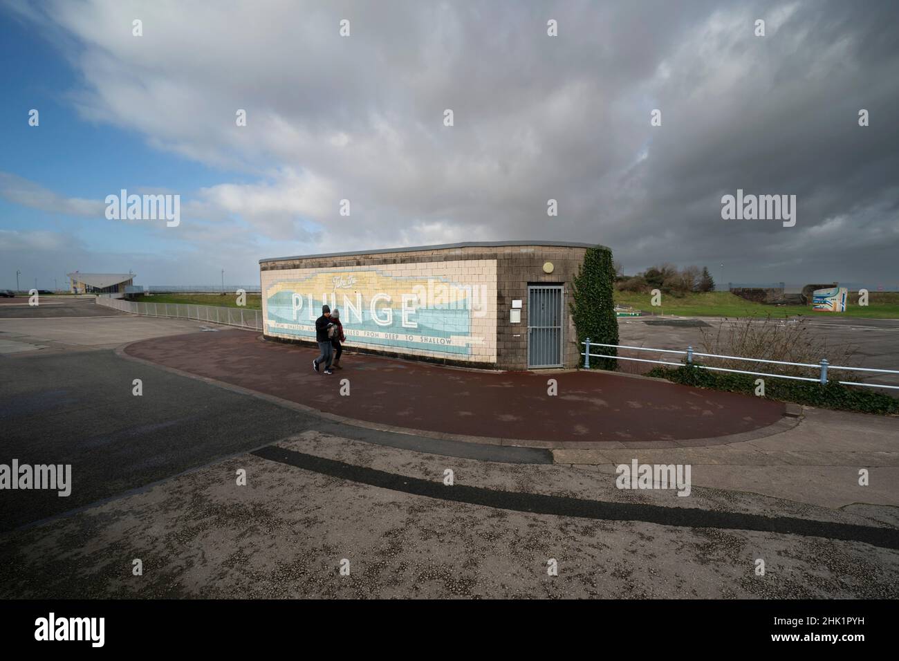 Morecambe, Royaume-Uni, 01/02/2022, le site du projet Eden Nord proposé est vu à Morecambe comme le projet a fait un pas de plus vers la réalité après que les conseillers du Lancashire ont accordé la permission de planification pour l'éco-attraction de £125m.Eden Project North, qui serait construit dans des dômes géants et transparents sur la promenade de Morecambe, est présenté au gouvernement comme une initiative « prête à démarrer » qui pourrait aider à stimuler la ville côtière privée de Morecambe, au Royaume-Uni.Crédit : Jon Super/Alay Live News. Banque D'Images