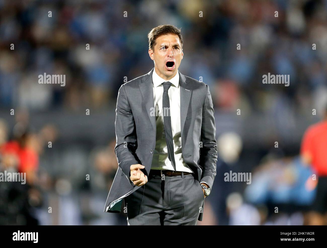 Football Football Coupe Du Monde Qualificatifs Sud Americains Uruguay V Venezuela Estadio Centenario Montevideo Uruguay 1 Fevrier 22 L Entraineur Uruguayen Diego Alonso Reagit Pool Via Reuters Mariana Greif Photo Stock Alamy