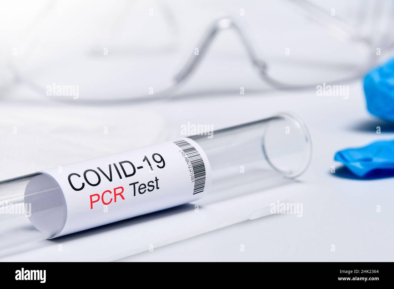 Kit testé Covid19 , coronavirus symptômes concept médical avec PPE et
