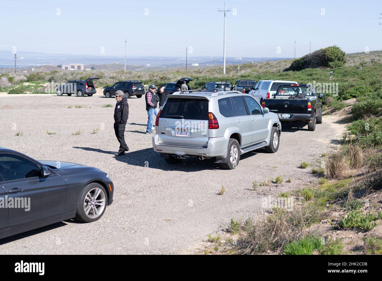 1er février 2022 ; Lompoc, Californie, États-Unis ; les véhicules des photographes s'alignent sur un terrain éloigné pour la configuration de la caméra pendant la mission NROL-87. (Stan Szeto/image du sport) Banque D'Images