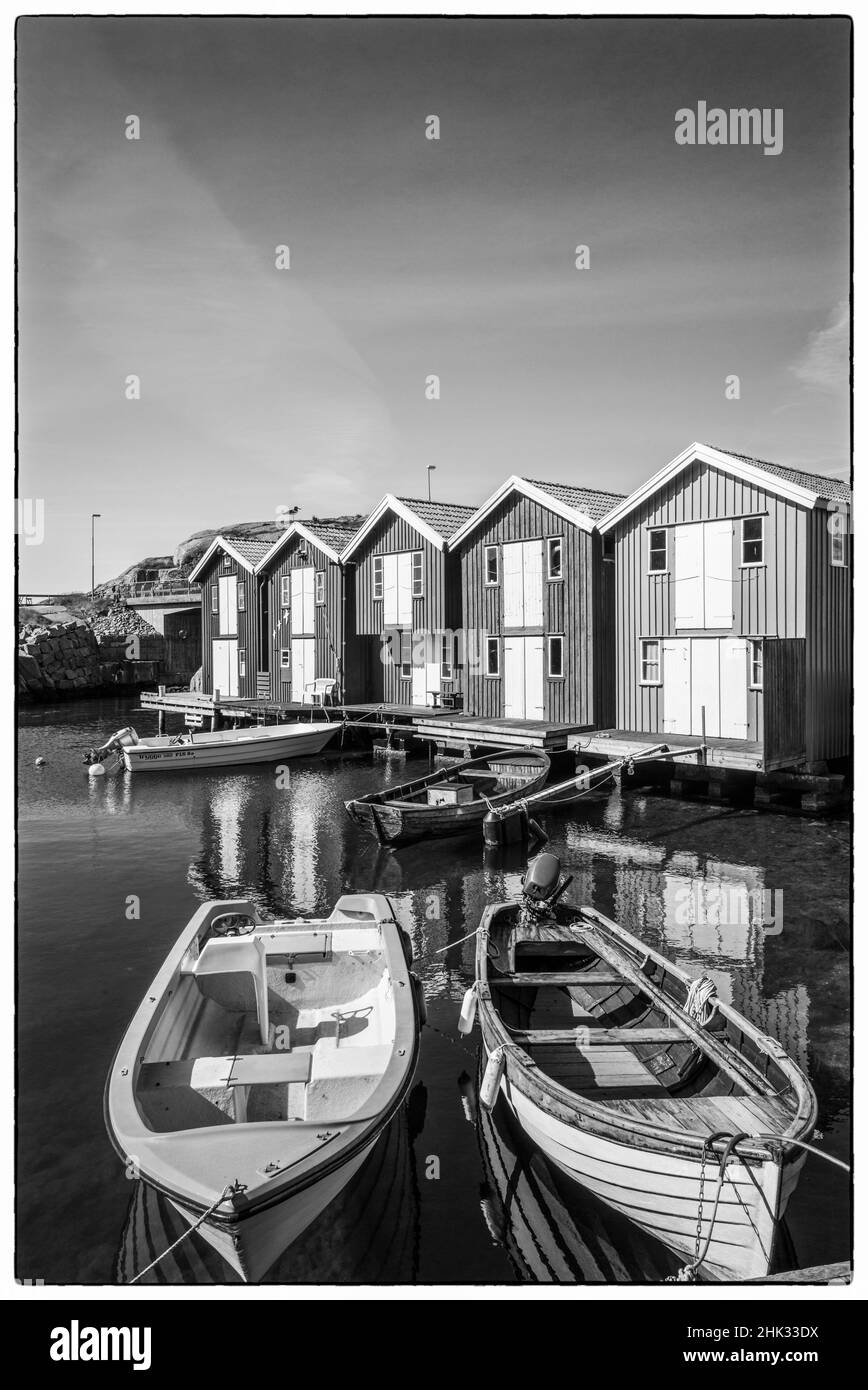 Suède, Bohuslan, Smogen, Smogenbrygga, maisons anciennes de bateaux et cabanes de pêche Banque D'Images