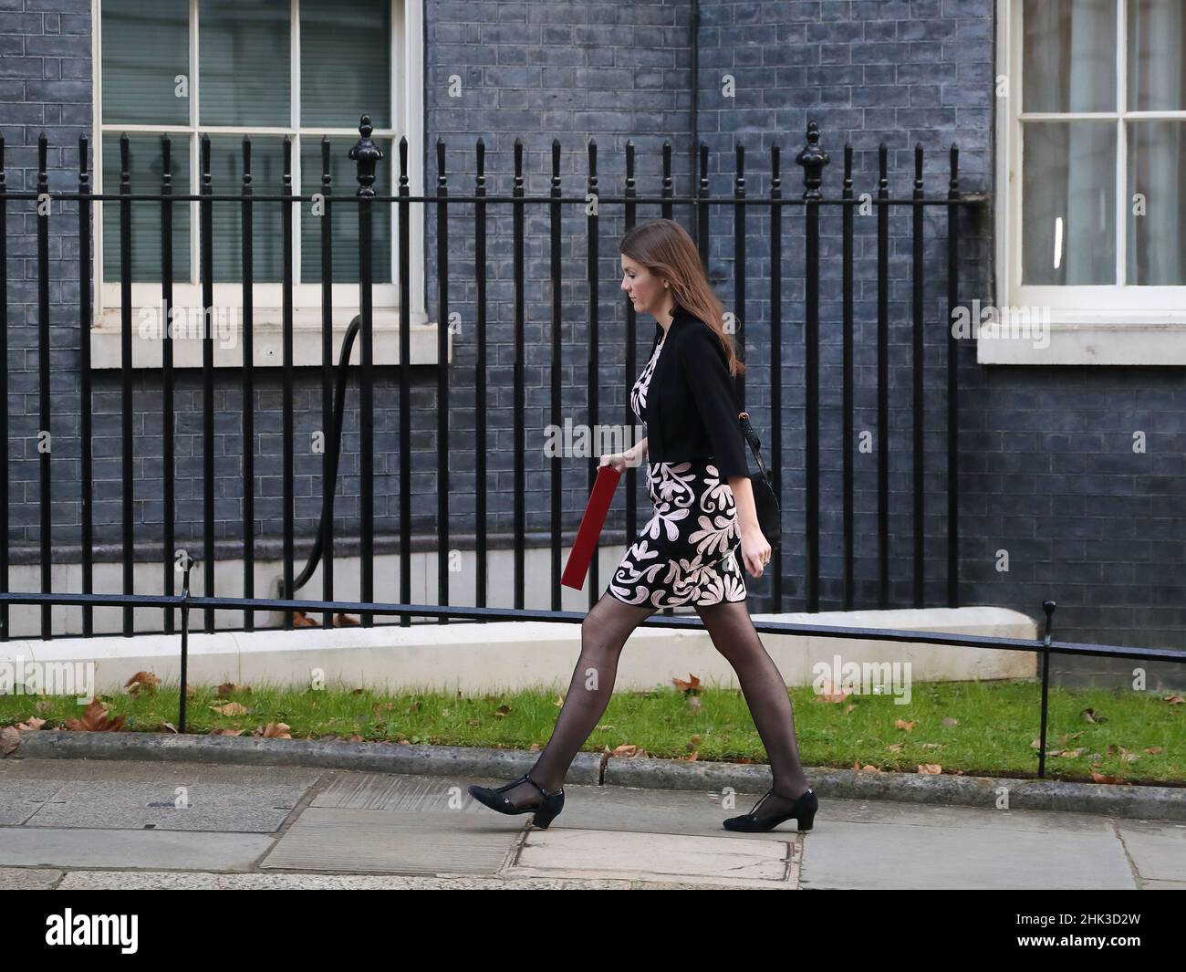 Londres, Royaume-Uni, 1st février 2022.Ministre d'État à l'enseignement supérieur et à l'enseignement supérieur Michelle Donelan arrivant au n° 10 Downing Street. Banque D'Images