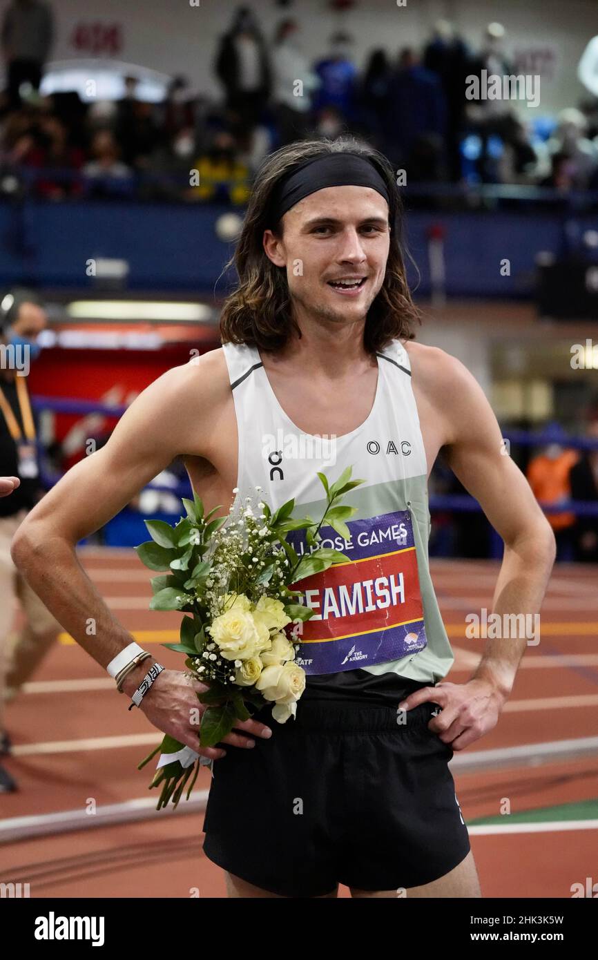 Geordie Beamish (NZL) réagit après avoir remporté le 3 000 m dans un record national de 7:39,5 lors des 114e Jeux de Millrose à l'Armory, samedi 29 janvier, 2 Banque D'Images