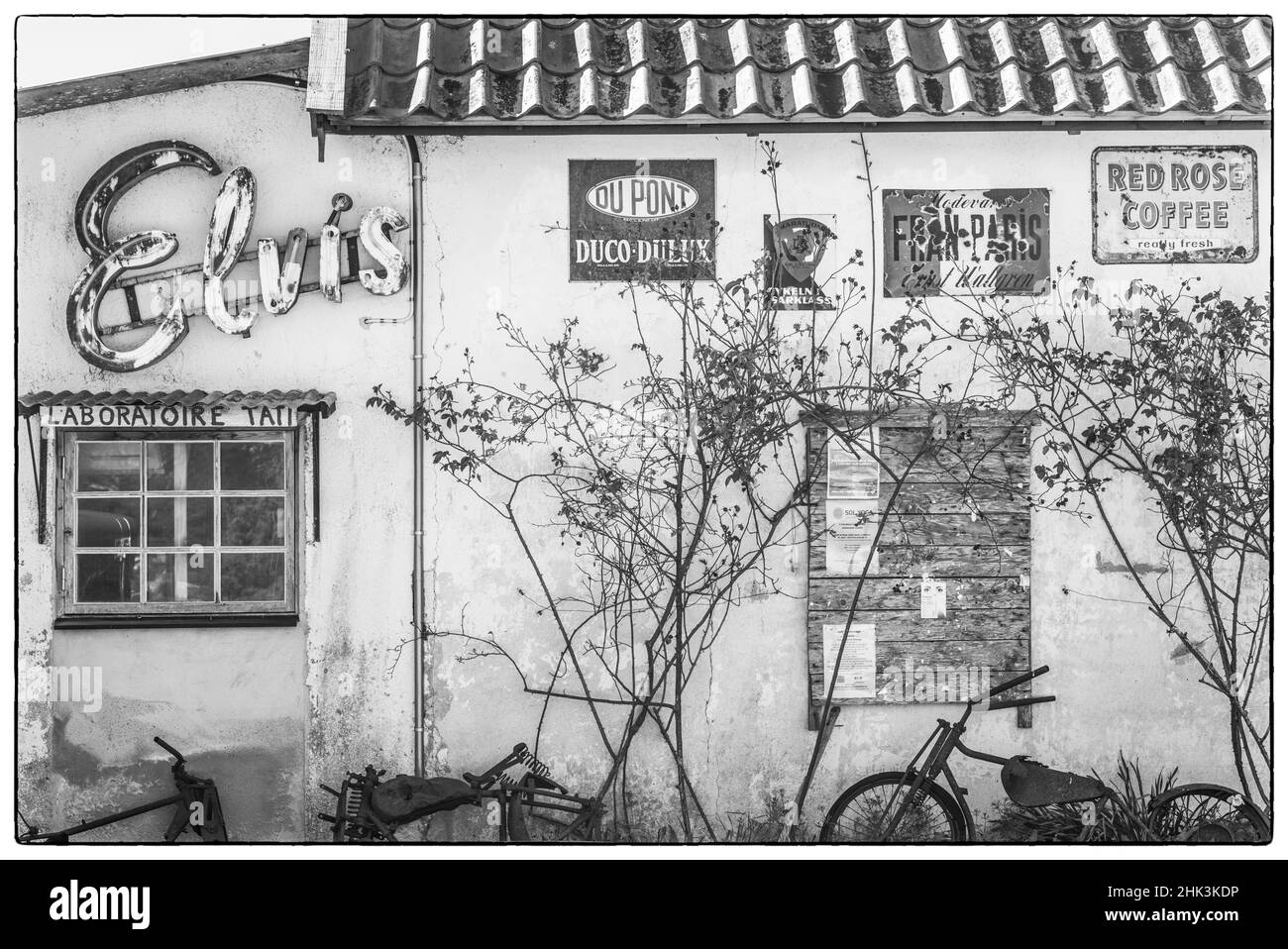 Suède, île de Faro, Faro Broskogs, Crêperie Tati-Kutens Bensin, ancienne station-service de la hanche maintenant un restaurant et une salle de musique, Elvis signe sur Kutens Bensin Banque D'Images