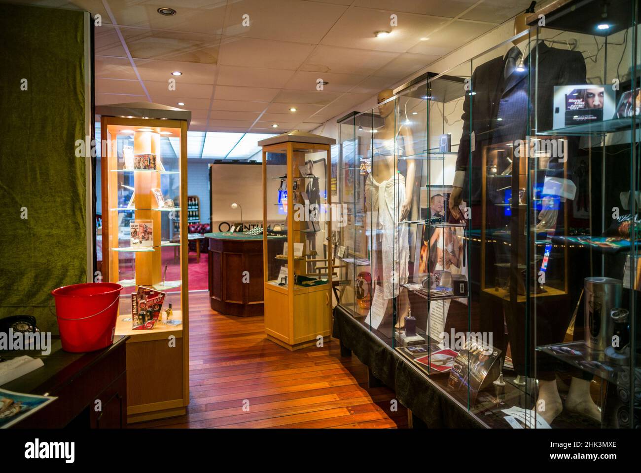 Suède, Glasriket, région historique de la fabrication du verre du Royaume  du verre, Nybro, musée James Bond, souvenirs James Bond Photo Stock - Alamy