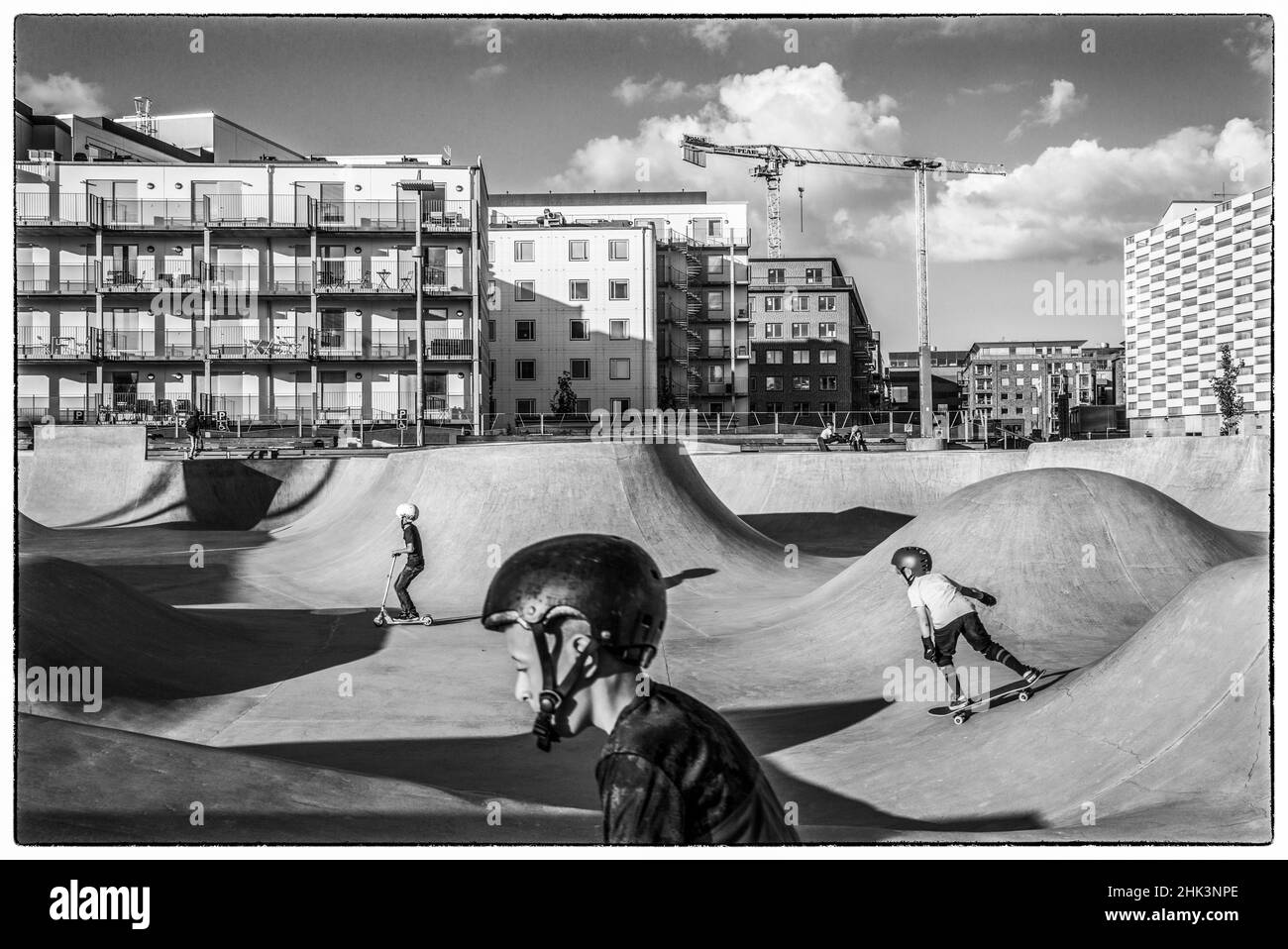 Suède, Scania, Malmo, région de Vastra Hamnen, skate Park avec skater Banque D'Images