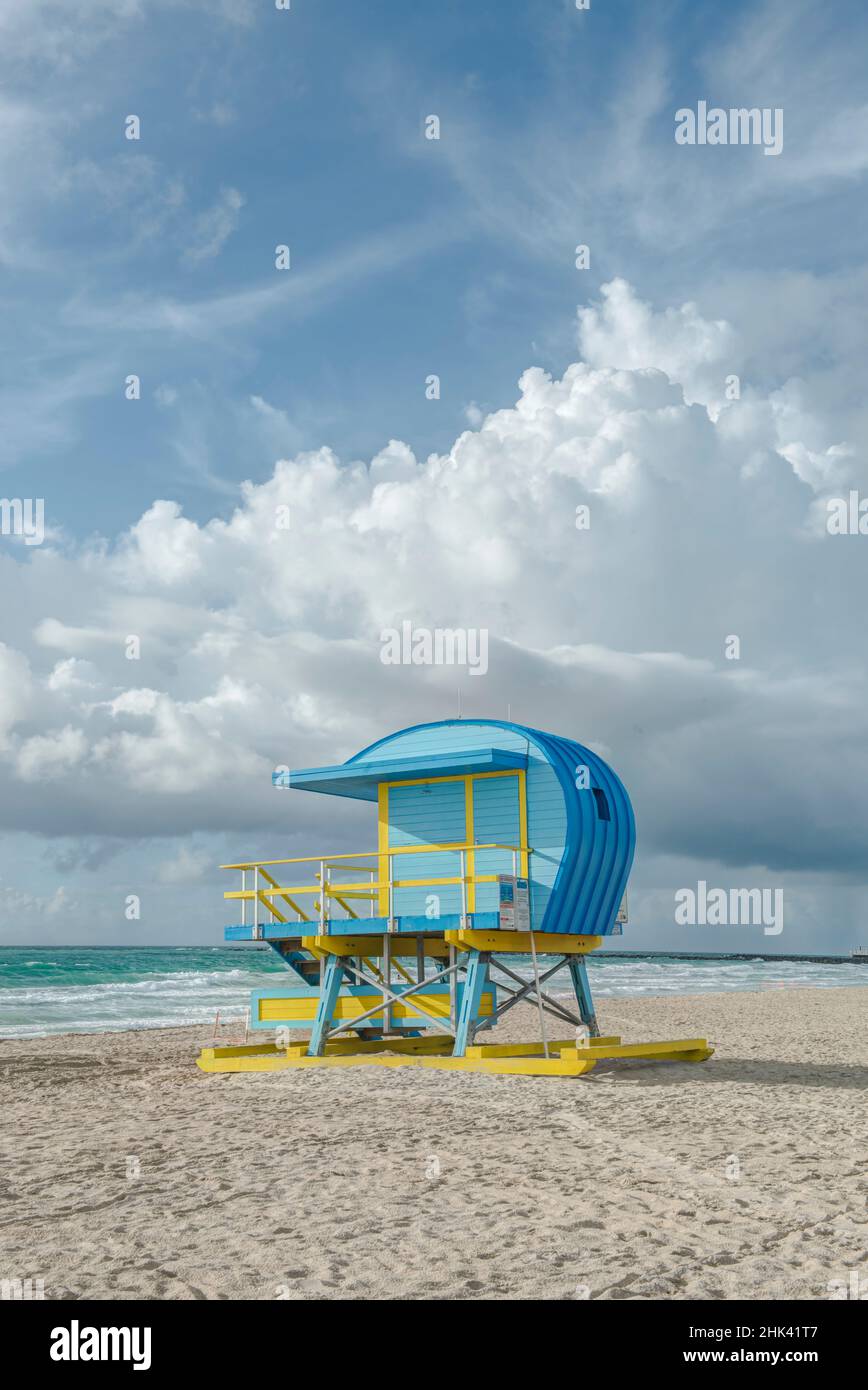 États-Unis, Floride, Miami Beach. Station de secouriste colorée. Banque D'Images