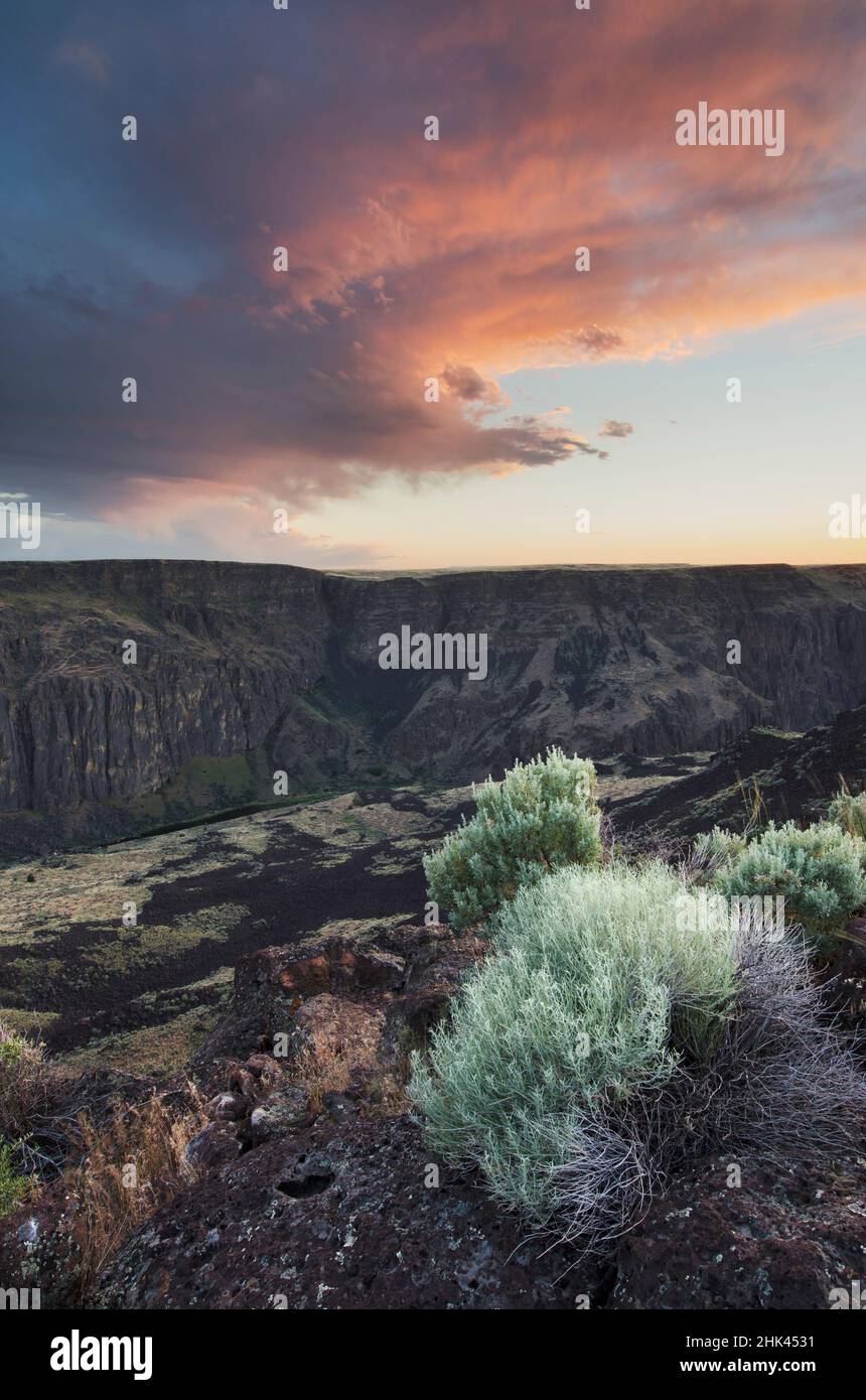 États-Unis, Oregon. Coucher de soleil sur Owyhee River Canyon. Banque D'Images