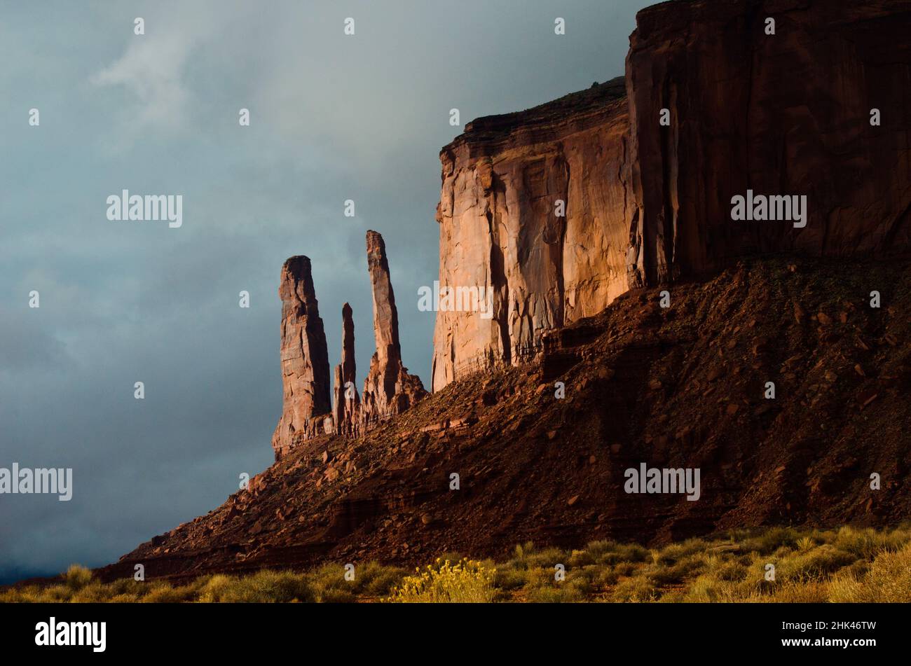 États-Unis, Arizona- Utah, Goulding's, parc tribal Navajo, Monument Valley, Three Sisters et Mitchell Mesa Banque D'Images