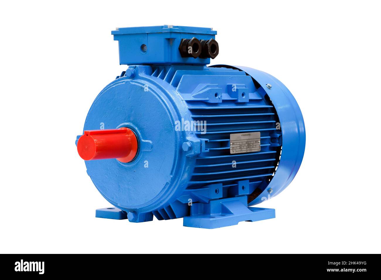 Pompe à eau bleue industrielle pour travaux sur usine industrielle, entrepôt, maisons privées et village, isolée sur fond blanc Banque D'Images