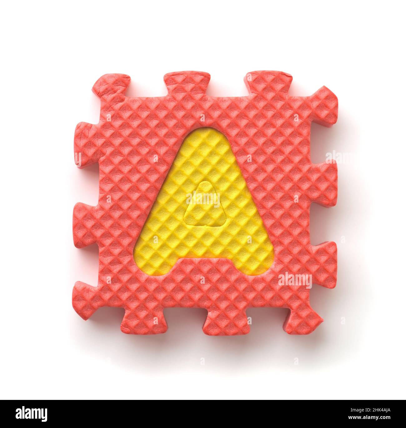 Vue de dessus de la lettre Une pièce de puzzle en mousse isolée sur blanc Banque D'Images