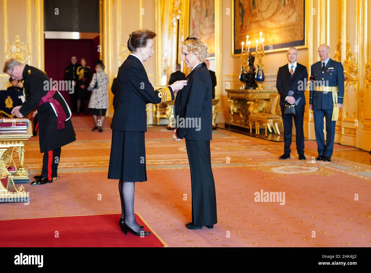 Sally Dynevor, la star de la rue couronnement, originaire d'Altrincham, est faite d'un MBE (membre de l'ordre de l'Empire britannique) par la princesse Royale au château de Windsor.Date de la photo: Mercredi 2 février 2022. Banque D'Images