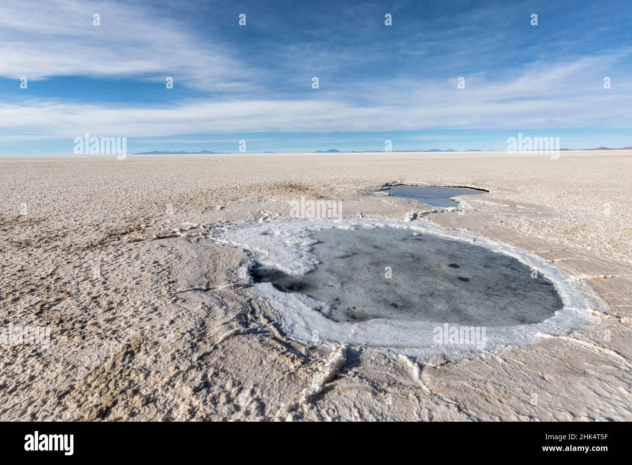 Le sel s'évase près de Coqueza, une petite ville près du volcan Thunupa, Salar de Uyuni, province de Daniel Campos, Bolivie, Amérique du Sud Banque D'Images