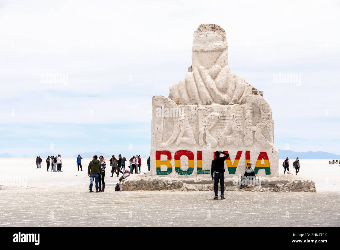 Statue d'accueil exposée sur les appartements de sel, Salar de Uyuni, province de Daniel Campos, Bolivie, Amérique du Sud Banque D'Images
