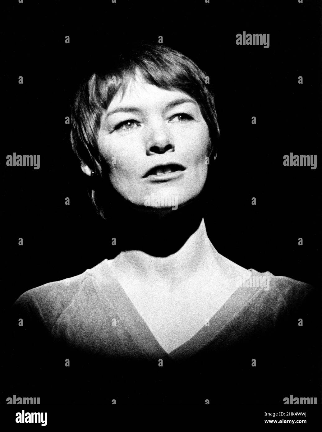 Glenda Jackson comme Rose dans ROSE par Andrew Davies au Duke of York's Theatre, Londres 28/02/1980 Set design: John Gunter costumes: Lindy Hemming éclairage: Andy Phillips réalisateur: Alan Dossor Banque D'Images