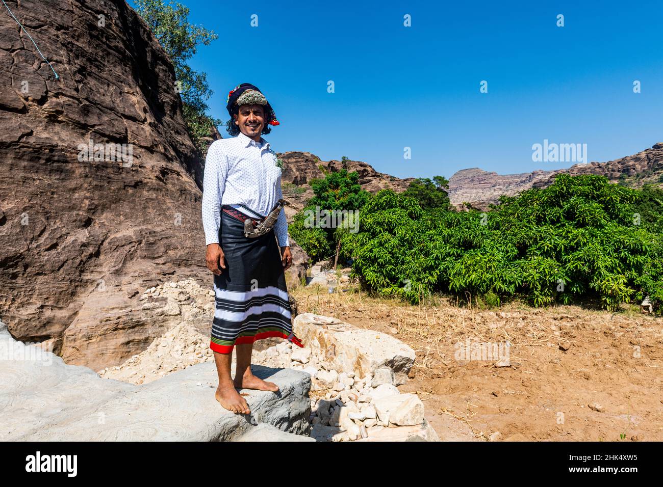 Homme habillé traditionnel de la tribu des hommes Fleur de Qahtani, montagnes ASiR, Royaume d'Arabie Saoudite, Moyen-Orient Banque D'Images
