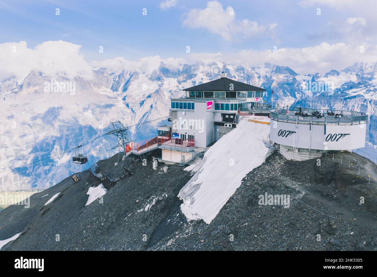 Station de téléphérique au sommet de la montagne Schilthorn avec le restaurant Piz Gloria, Murren, région de Jungfrau, Oberland bernois, Alpes suisses,Suisse, Europe Banque D'Images