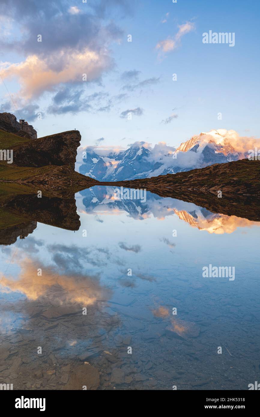 Coucher de soleil sur le lac Grauseeli avec les montagnes Eiger, Monch et Jungfrau en arrière-plan, Murren Birg, canton de Berne, Suisse, Europe Banque D'Images