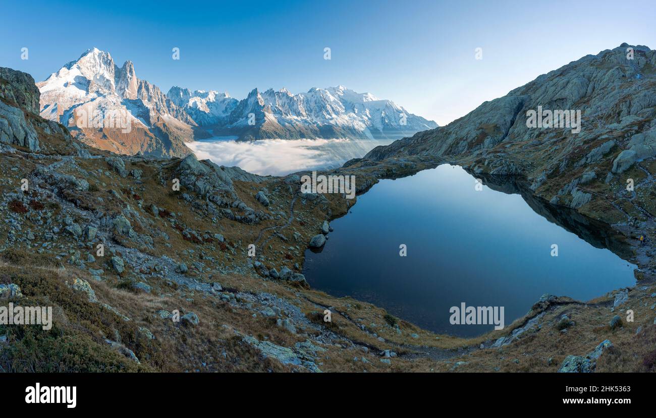 Mont blanc, grandes Jorasses, aiguille verte vue majestueuse sur les pics depuis les lacs de Cheserys, haute Savoie, Alpes françaises, France, Europe Banque D'Images
